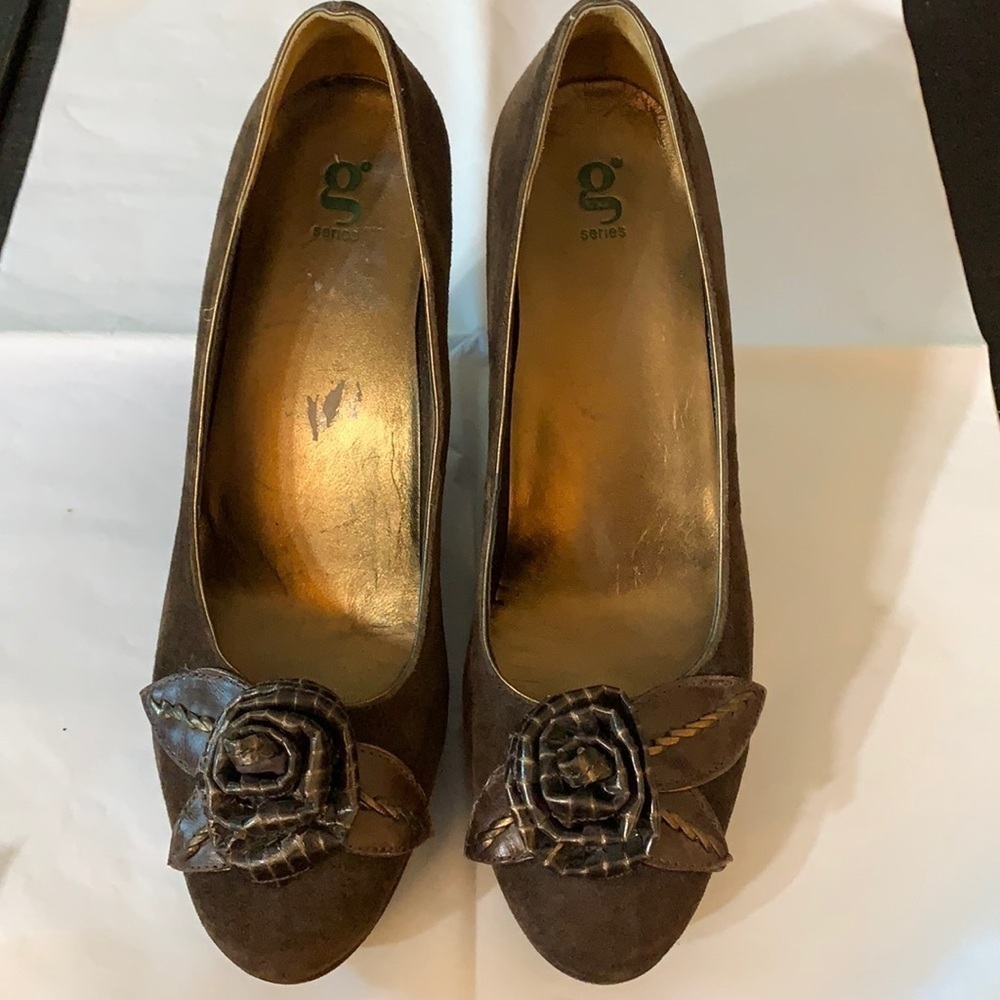 Series G Suede large wedge w flower appliqué 9.5